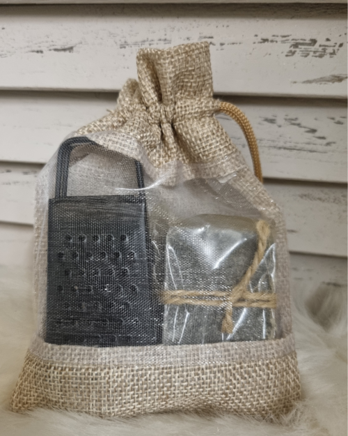 Geursetje Amberblokje "Opium" met raspje in jute zakje