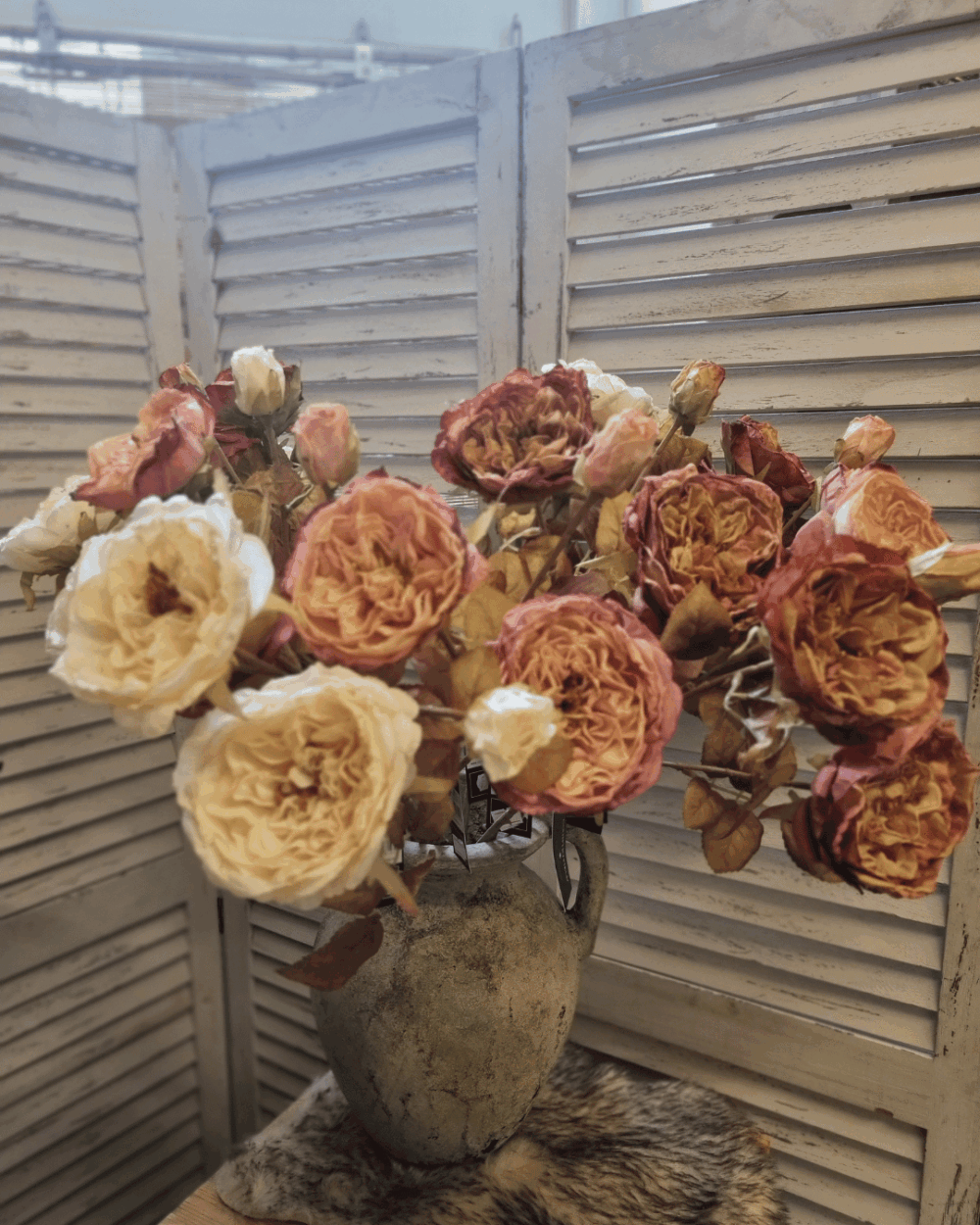 Vaas met vintagerozen Vaas met vintage rozen